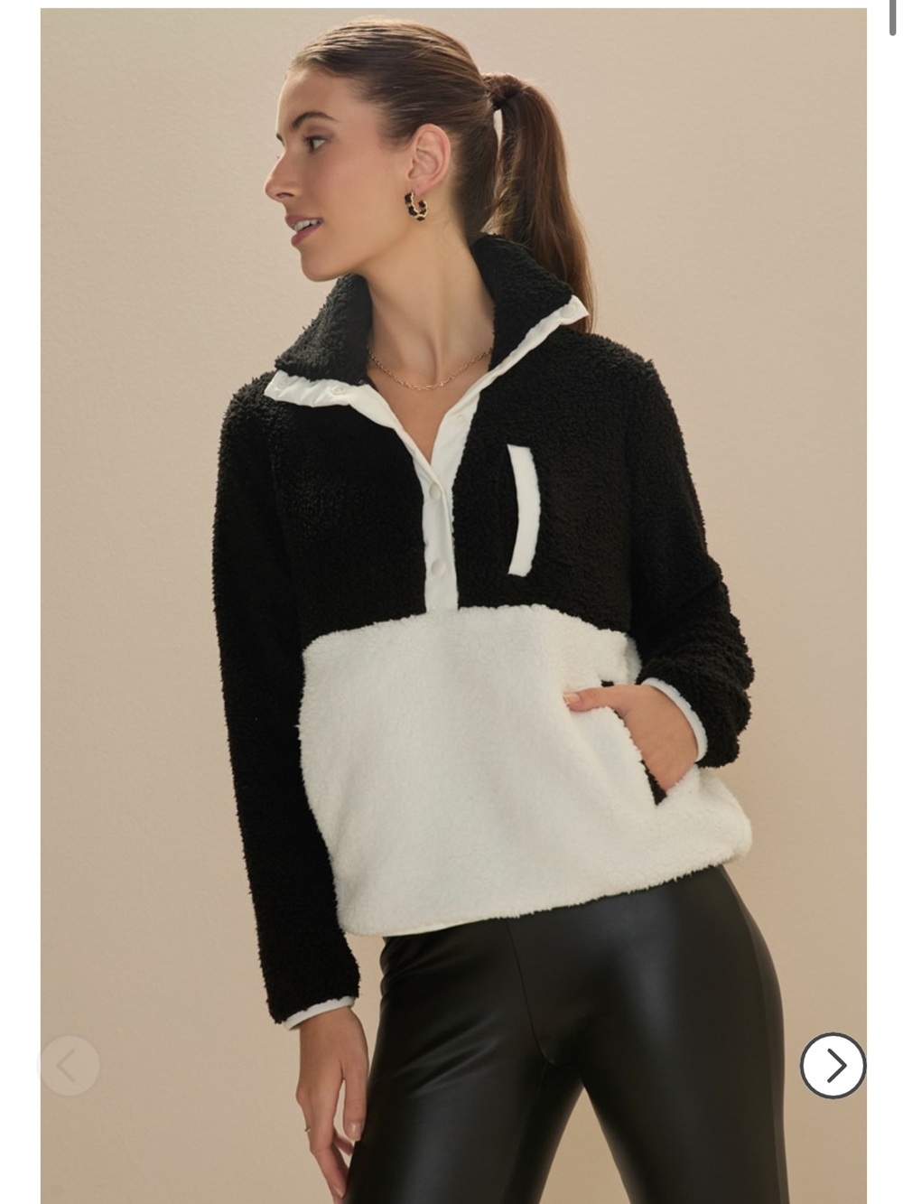Francesca's Collections Black & White Sherpa Pullover Jacket